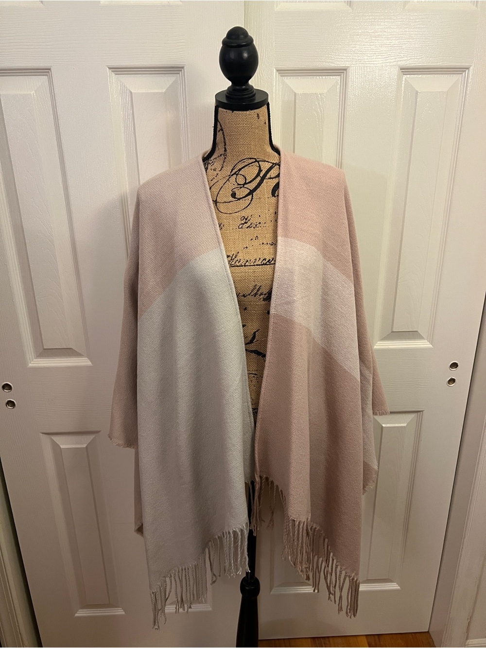Soia & Kyo Blush and Cream Open-Front Fringe Poncho